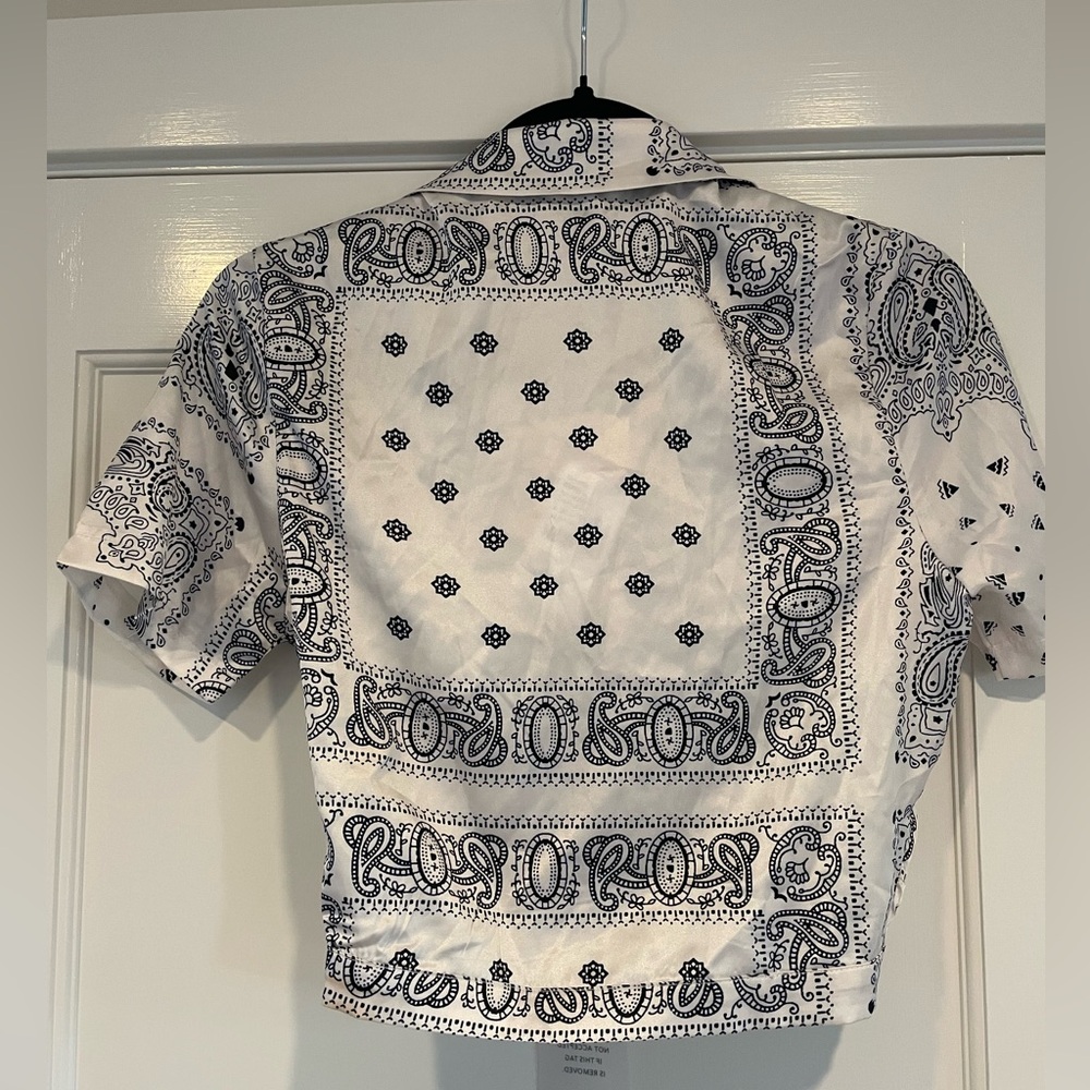 superdown Jenela Twist Front Shirt in Cream & Black NWT size XS - Picture 4 of 4